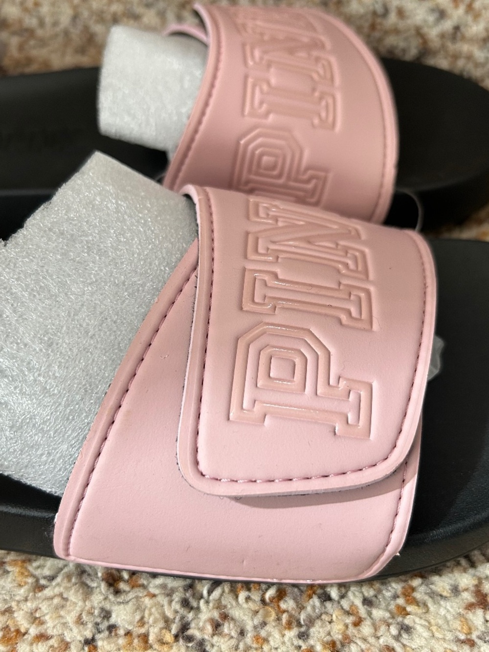 *Brand New* VS PINK Velcro Slides size M - Picture 4 of 5